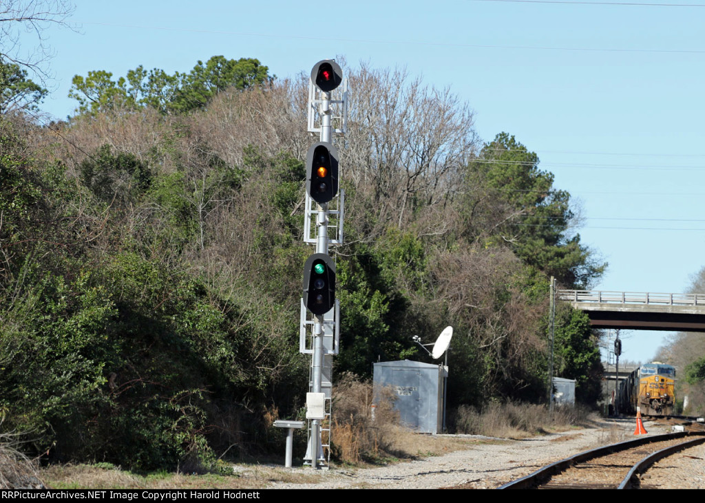 Medium Clear Medium (flashing green) at Raleigh Street